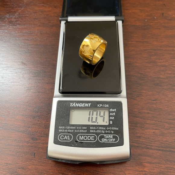 Gold tone stainless steel teddy bear wide band ring - Picture 12 of 12